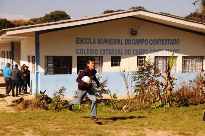 15. CONEX Resumo Expandido - ISSN 2238-9113 2 Rurais Sem Terra (MST) descobriu que a empresa tinha uma grande dívida com a União e ocupou a terra em 1999, reivindicando que fosse destinada à reforma