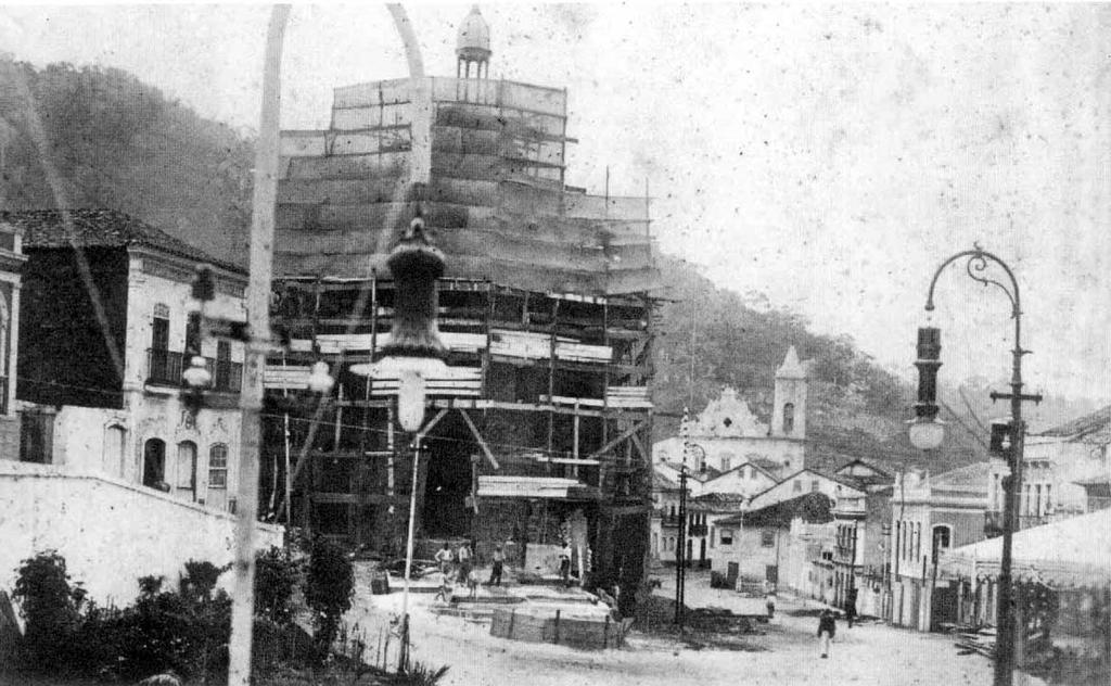 A construção do Palácio Domingos Martins,