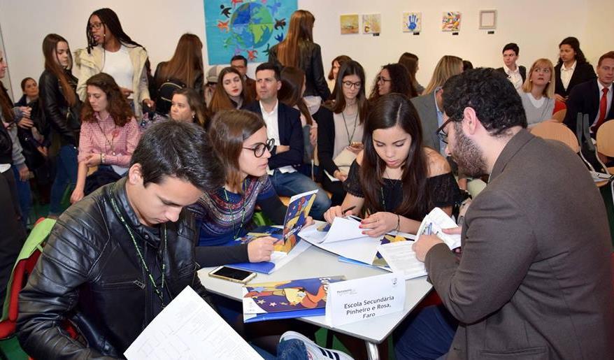 Apesar do nosso candidato não ter sido apurado, testemunhei o seu empenho corajoso perante outros jovens mais velhos e experientes. O que foi a Sessão Distrital?