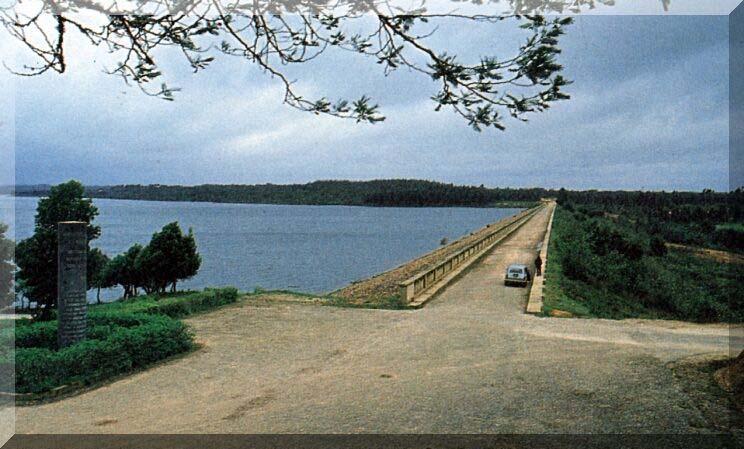 1 apresentam-se algumas características da barragem e da albufeira de Campilhas.