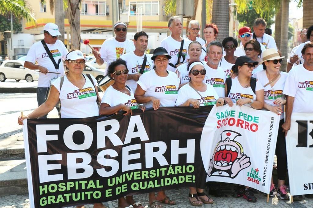 O SINTUFSC te representa Enquanto entidade sindical, o SINTUFSC atua na defesa de assuntos ligados à carreira e ao salário dos trabalhadores, na busca da universidade de qualidade, na implantação da