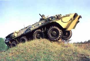 Mobilidade A alta mobilidade do BTR 80 está assegurada por meio de: