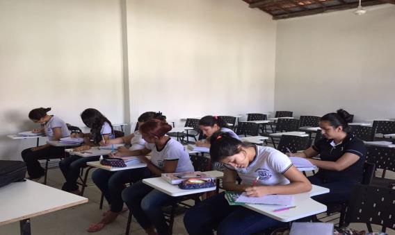 obter um bom desempenho no ENEM, mas infelizmente os conteúdos matemáticos muitas vezes não são estudados, dificultando a aprendizagem de conteúdos posteriores.