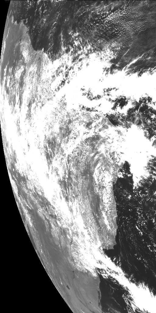 Figura 1. Imagens de satélite na faixa espectral do visível utilizadas na etapa de validação e intercomparação de modelos de transferência radiativa: (a) satélite GOES-8 e (b) satélite METEOSAT.