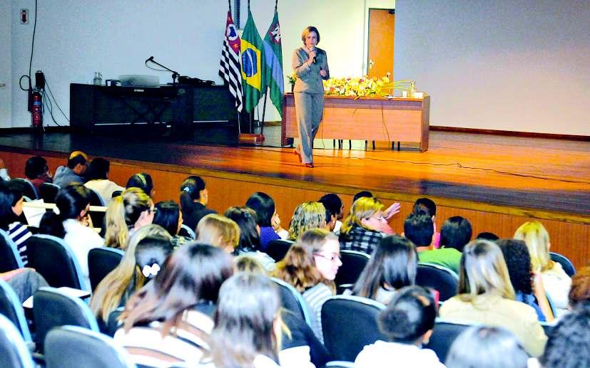 15 de maio de 2011 7 Semana de Enfermagem é comemorada com extensa programação Com a participação de profissionais da área de saúde e de estudantes de diversas instituições de ensino de Jundiaí,