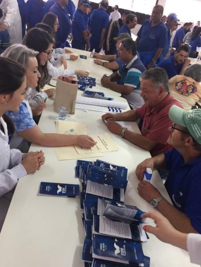 Por fim, o trabalhador recebia um panfleto com um resumo dos dados apresentados e um brinde, um adesivo em formato de bigode, conforme ilustrado pela figura 2.