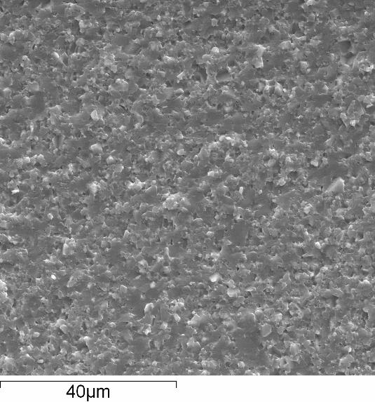 43 corte Placa de Alumina superfície não-polida para análise MEV Figura 10. Ilustração de placa de alumina quebrada, indicando a superfície de corte para análise MEV.