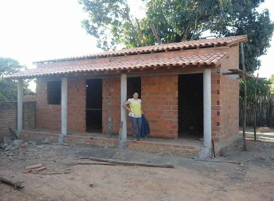 SALAS EM HUGO NAPOLEÃO GANHAM TELHADO ENTREGA DE MATERIAIS DO PIB 4/14 EM BURITI DOS MONTES Os irmãos Vitorino e Leandra, Coordenadores do