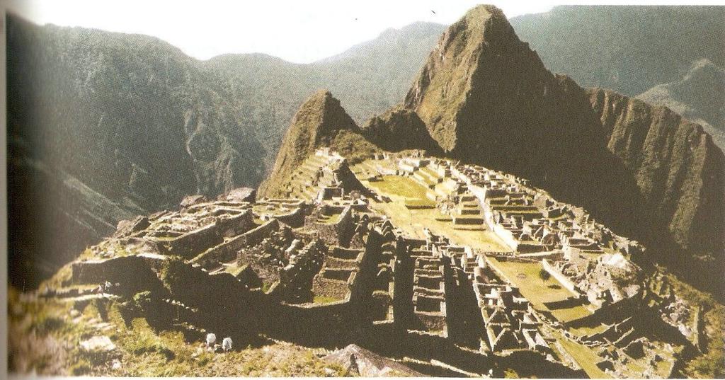 CIVILIZAÇÃO INCA Machu Picchu INCAS Ocuparam a região dos Andes,correspondente a parte do Peru,Equador,Bolívia e norte do Chile. Alcançaram seu esplendor por volta do século XIV.