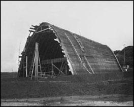 Foto 1 Construção da Igreja entre 1942 e 1944 Em 1947, a Igreja foi inscrita no Livro de Tombos de Belas Artes do HAM (Instituto do Patrimônio Histórico e Artístico Nacional) e em 1997 o complexo foi