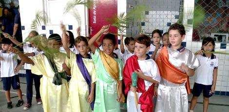 PÁSCOA // Crianças encenam Paixão de Cristo em escola de Olinda Publicado em 25/03/2013 Imagem: TV Jornal Trezentos