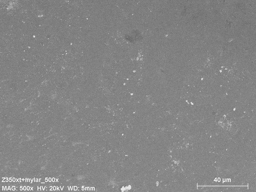 25 4.2 MORFOLOGIAS SUPERFICIAIS Analisando as fotomicrografias da resina Filtek Z350 XT (figura 1), o grupo que utilizou o sistema de acabamento e polimento com o Astropol (figura 1C), apresentou