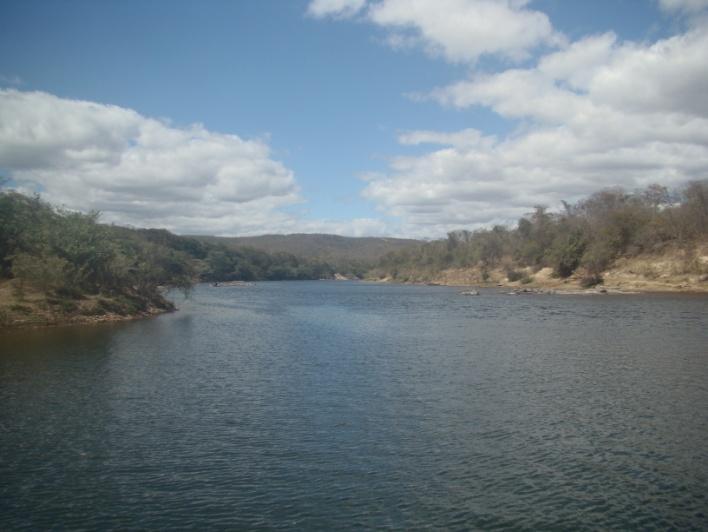 17 Figura 2: Rio Jequitinhonha no ponto P1 P2 (751427/8144281) Rio Jequitinhonha, na região lacustre do reservatório.