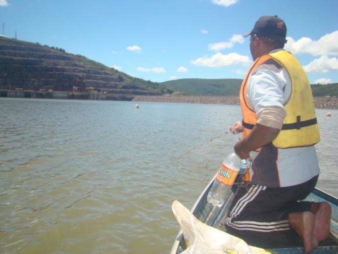 P9 (736268/8169220) Rio Itacambiruçu, na região fluvial, a montante do reservatório da UHIR, onde existe uma influência do ambiente lótico.