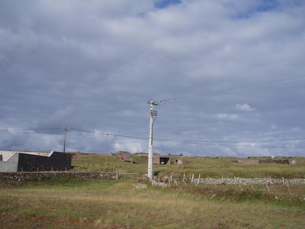 Relatório Intercalar Aplicação de medidas de correcção à rede de transporte e distribuição de energia eléctrica dos Açores Ponta Delgada, Janeiro 2010 Este relatório foi realizado no âmbito do