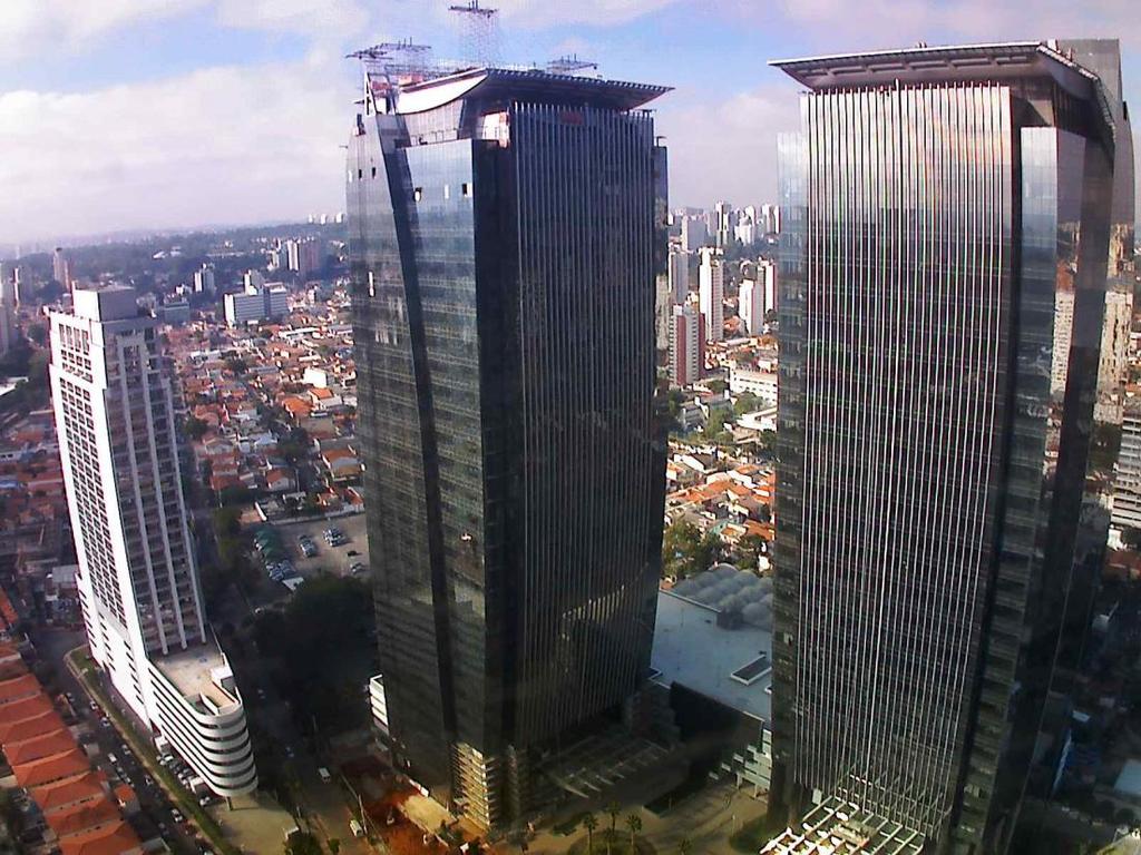 EZ Towers: Maio 2015 Custo Total Incorrido Torre B: R$236 MM Fachada: Instalação completa, vistoriando vidros