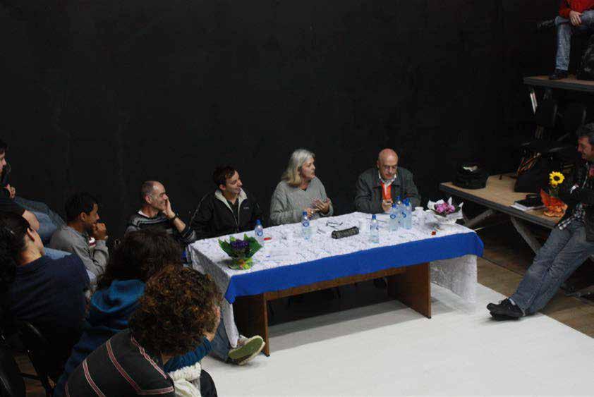 Mesa de discussão: A cenografia em outros espaços. Integrantes: Fernando Mares (UDESC-SC), Jean C. Rodrigues (Carnavalesco E. S.