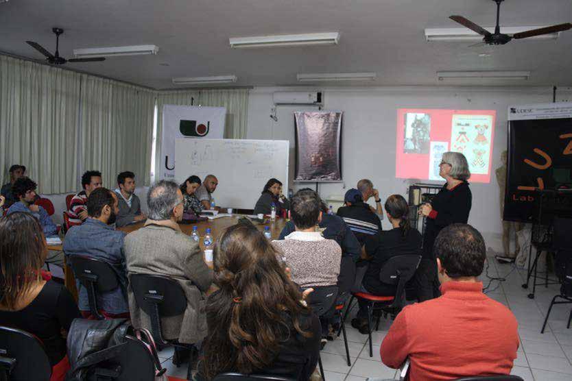 Mesa de Discussão: A Cenografia e seus Objetos. Integrantes: Fátima Costa de Lima (UDESC), Fernando Mares (Cenógrafo).