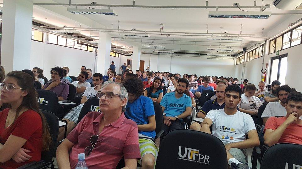 professores, servidores técnicos e acadêmicos da UTFPR.