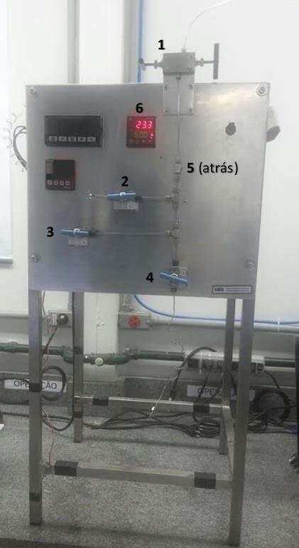 L e suporta pressão de 60 bar na temperatura do ambiente. O cilindro é conectado à bomba de alta pressão.