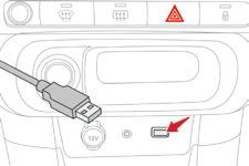 Ergonomia e conforto Tomada USB Tomada JACK Apoio de braços dianteiro Dispositivo de conforto para o condutor e o passageiro dianteiro.