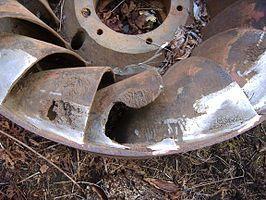 Cavitação PROBLEMAS: Causa dano ao rotor Provoca