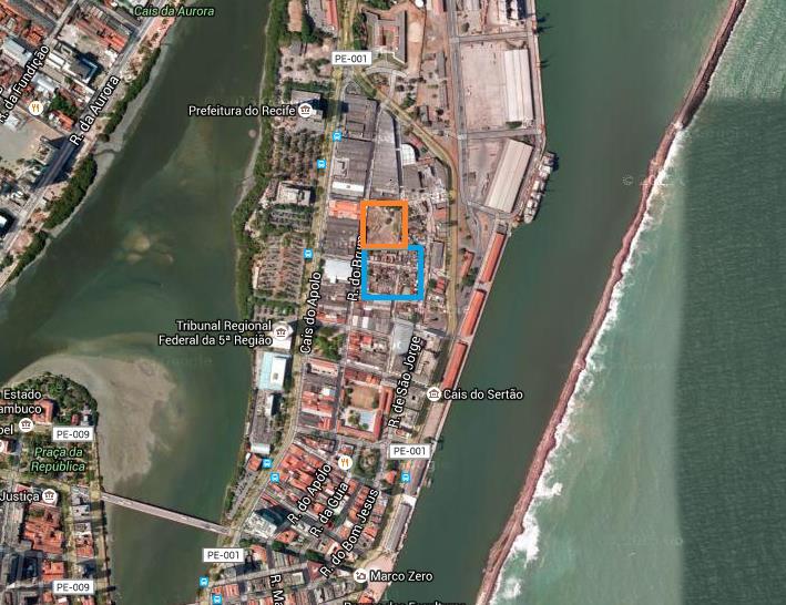 Localizada na parte de trás de alguns dos armazéns do Porto, uma das entradas do Pilar, parece abrir as portas do lugar no meio do nada; de repente, a rua deixa de ser asfaltada e os barracos começam
