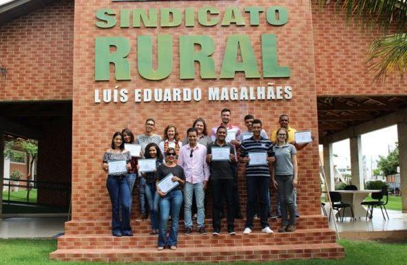 SPRLEM e SENAR certificam jovens aprendizes em Supervisão Agrícola Formação de jovens aprendizes de 18 a 24 anos de idade, com o proposito de oportunizar a qualificação