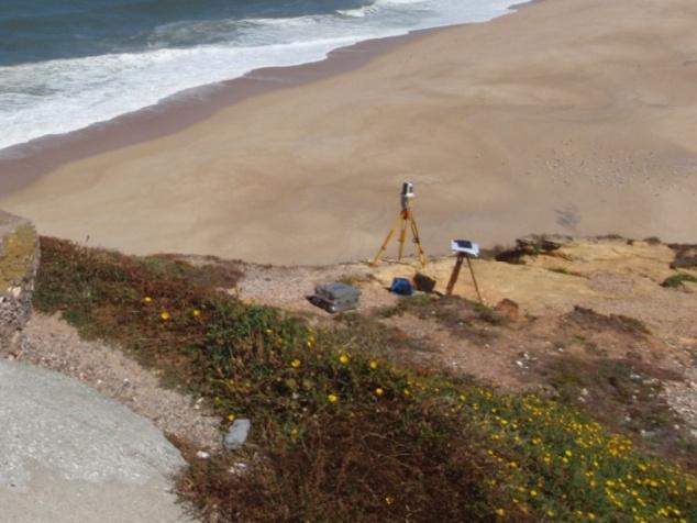 5 O Laser Scanner foi posicionado no extremo norte do promontório da Nazaré (Figura 3A).