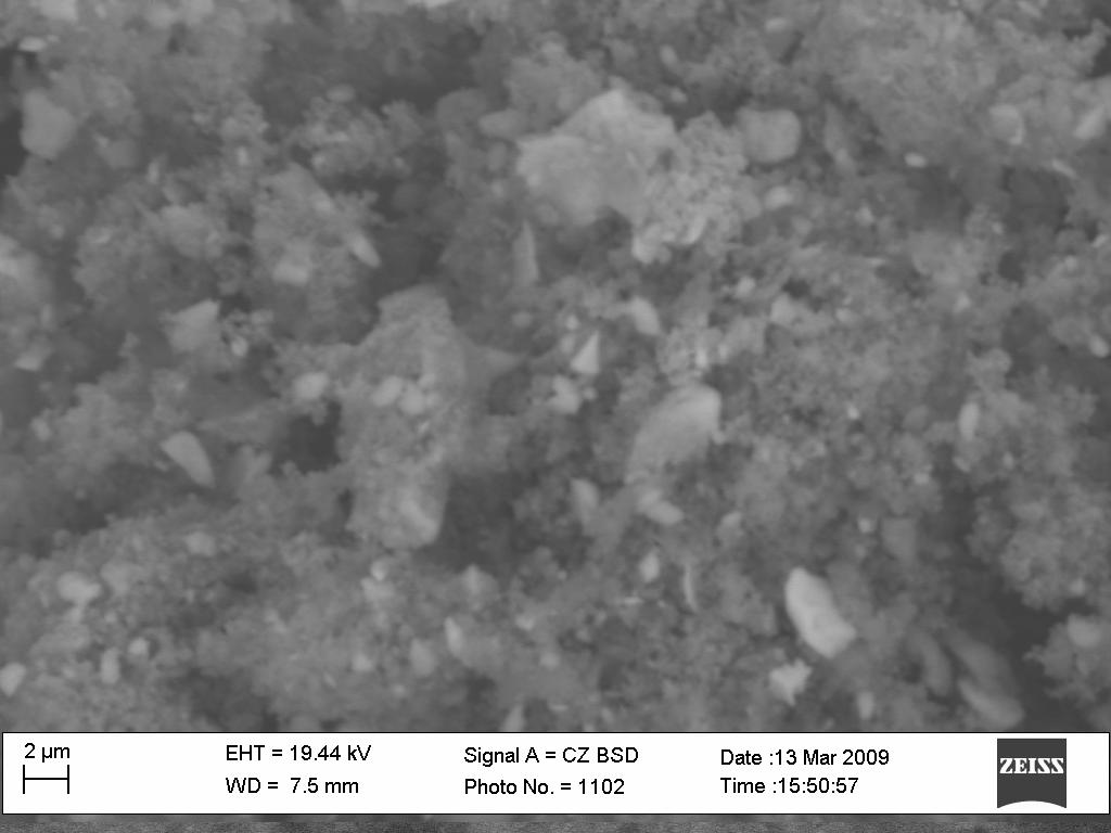 Zr 0,6Sn0,4TiO4. Na figura 6 a fase TiO1,04 pode ser observada nas amostras com moagem seca e seca+úmida, enquanto as fases Ti2ZrO6 e (Ti,Zr)O2, são observadas na amostra realizada com moagem a úmido.