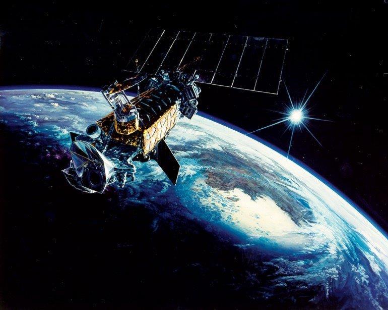 57 6.2 Satélite DMSP (Defense Meteorological Satellite Program) O DMSP (Defense Meteorological Satellite Program) é uma série de satélites artificiais científicos da Força Área Americana que entraram