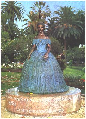 Usos benéficos da corrosão A Estátua da Imperatriz Sissi, no Funchal, da autoria do Mestre Lagoa Henriques, tira partido da corrosão como