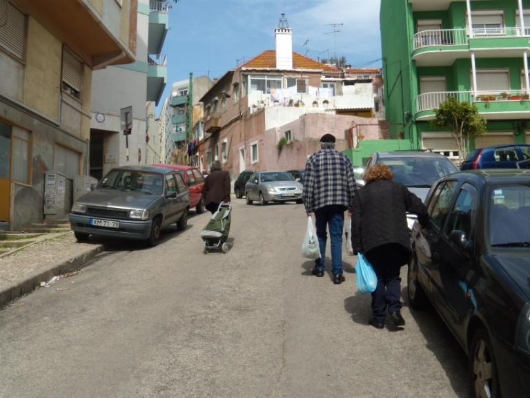 Área de circulação Linha M1 Características da zona Norte das Freguesias de Almada e Cacilhas: área de circulação da linha M1 Rede viária: