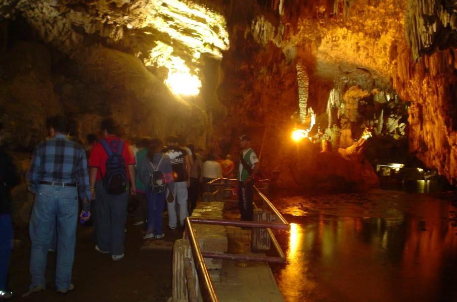 (2008) compilaram dados que permitiram relacionar a existência de 172 cavernas com visitação turística regular, sendo que a maioria estava relacionada a algum tipo de Unidade de Conservação.