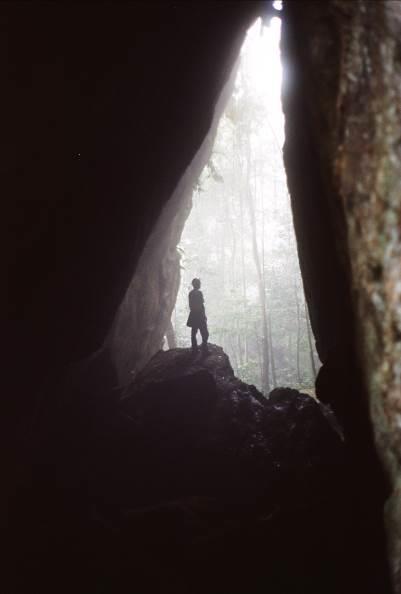 4.1.1 Cursos de atualização em espeleoturismo a) Formação em espeleoturismo no Rio de Janeiro (RJ) Foi promovido em novembro de 2006, durante o Congresso Nacional de Planejamento e Manejo de Trilhas,