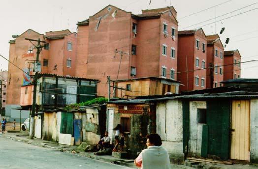dos assentamentos da população urbana que não acessa o mercado formal de habitação,
