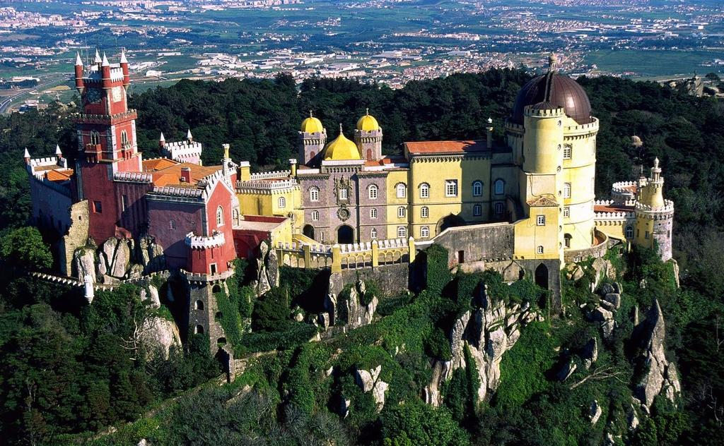 Palácio da Pena, 1840. Na arquitetura, um dos monumentos mais emblemáticos é o Palácio da Pena, em Sintra.