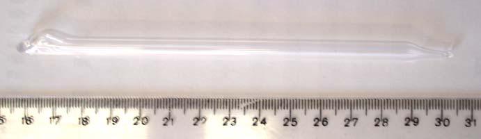 40 cm (a) (b) Figura 20 (a) amostrador (tubo de quartzo evacuado), (b) pino - amostra retirada no aço líquido. As amostras F foram retiradas do aço remanescente no cadinho.