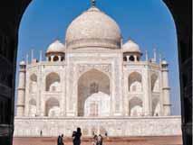 Almoço e visita panorâmica da Nova Delhi: Minarete Qutub, Porta da Índia, Palácio Presidencial e edifícios governamentais. Visita ao Templo dos Sikhs. Jantar e alojamento.