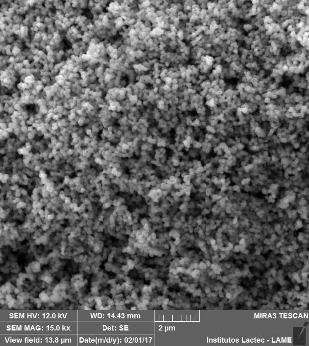 76 FIGURA 4.3 - DIFRATOGRAMA OBTIDO PARA O NANO-Fe3O4 COMERCIAL UTILIZADO COMO ADIÇÃO PARA ARGAMASSA E CONCRETO, CARACTERIZADO COMO MAGNETITA, M FONTE: A Autora (2016). FIGURA 4.4 - MICROGRAFIA OBTIDA PARA AS NANOPARTÍCULAS DE MAGNETITA FONTE: A Autora (2017).