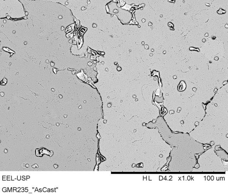 47 Figura 24: Micrografia da amostra As Cast obtida via MEV no modo de elétrons retroespalhados após ser atacada com