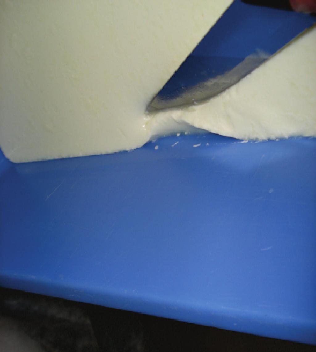 Ponto da coalhada Mexeduras No queijo tipo Coalho, o ponto da coalhada para o corte se dá em aproximadamente 0 minutos e pode ser identificado no momento em que, ao afastar com o auxílio de uma faca
