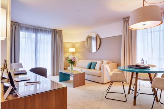 APARTAMENTOS COM SERVIÇO DE HOTELARIA 5* EM PARIS FRASER SUITES HARMONIE PARIS LA DEFENSE Localizado no bairro de La Défense, essa opção tem feito muito sucesso para quem viaja em família e está