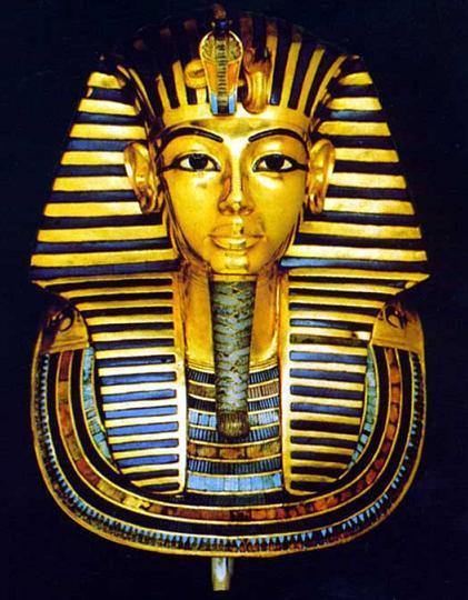 REFERÊNCIA Máscara do Faraó Tutancâmon, 1352 a. C., Museu Egípcio, Cairo.