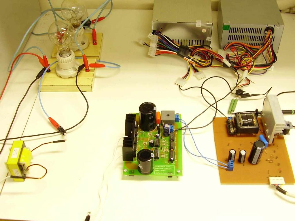 136 6.5.5 Ensaio do conversor Boost clássico associado ao inversor ponte completa Nesse ensaio foi conectado o inversor monofásico ponte completa já mostrado na figura (6.