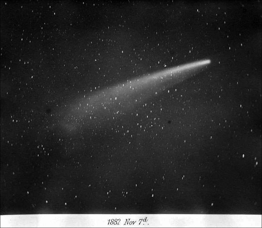 Figura 5- Fotografia do grande cometa de 1882 realizada por Gill no Observatório Real do Cabo em 7 de Novembro de 1882, com uma exposição 100 min.