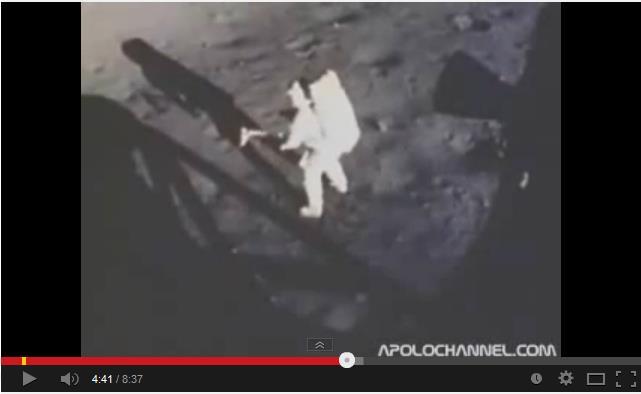 Expedição Americana à Lua NASA (1969) Através dos registros de imagem é possível observar que os astronautas perecem flutuar no solo lunar.