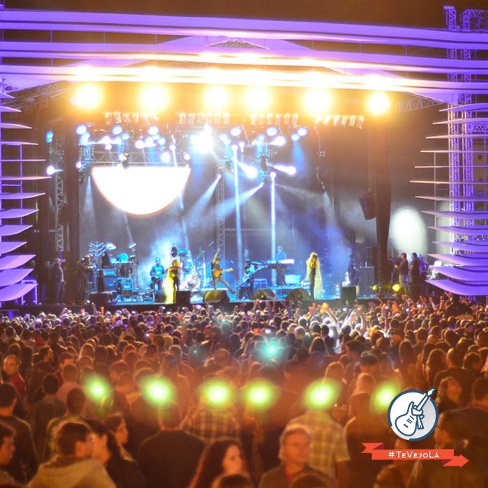 248 Figura 78: Foto do Festival de Inverno de Vitória da Conquista Fonte: Página oficial do FIB no Facebook(2015) Entre os meses de Abril e Maio a cidade é palco do Festival da Juventude, evento onde