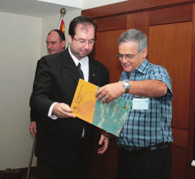 Metropolitana dos Correios foram homenageados, recebendo das mãos do