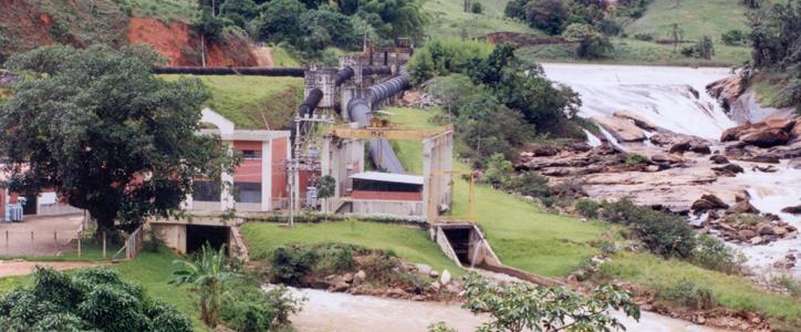 1996 Aquisição da concessão do Município de Sumidouro (RJ) e Repotenciação da Usina de Neblina, em Ipanema (MG).